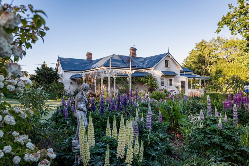 'Tanglewood House' - The Epitome Of Sophisticated Country Living Set Within An Elegant, Curated Garden Estate.